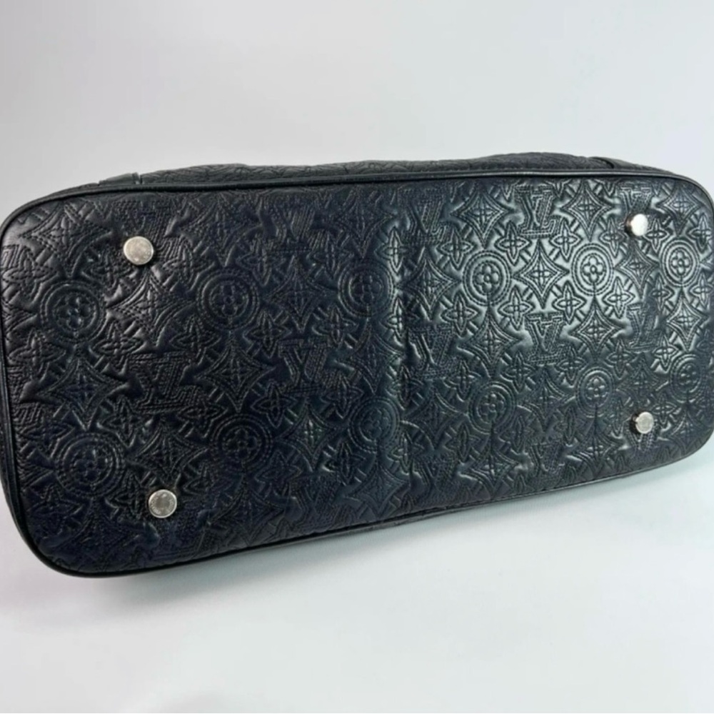 Authentic Pre-Loved Louis Vuitton Leather
Antheia Ixia GM Lambskin Monogram Bag - Picture 5 of 8